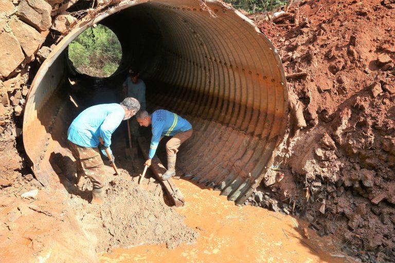 Prefeitura avança com obras de reparação da ponte na Rua Rivaldi Albert.