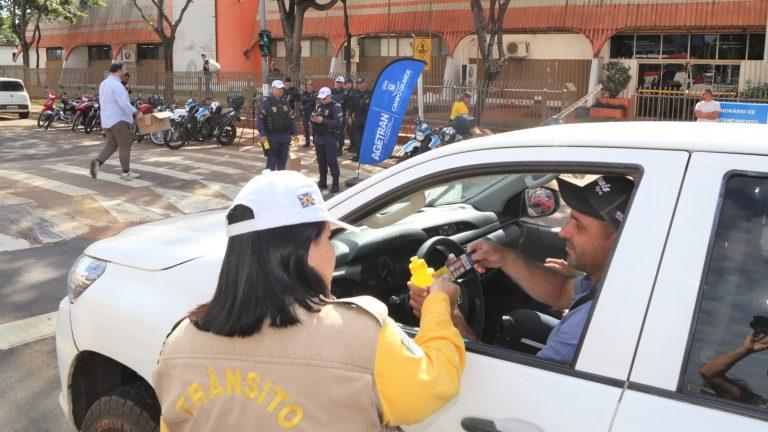 Prefeitura realiza campanha educativa em alusão ao Dia do Motorista.