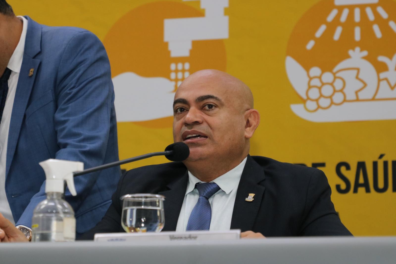 Ronilço Guerreiro vai colocar no orçamento do município de 2024 pedido de asfalto para os bairros Bosque da Saúde e Jardim Ouro Verde.