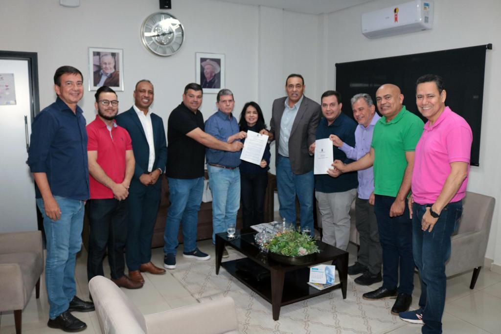 Vereador Clodoilson Pires participa de reunião do Novo Refis com descontos de até 85% em juros e multas na Câmara Municipal de Campo Grande.