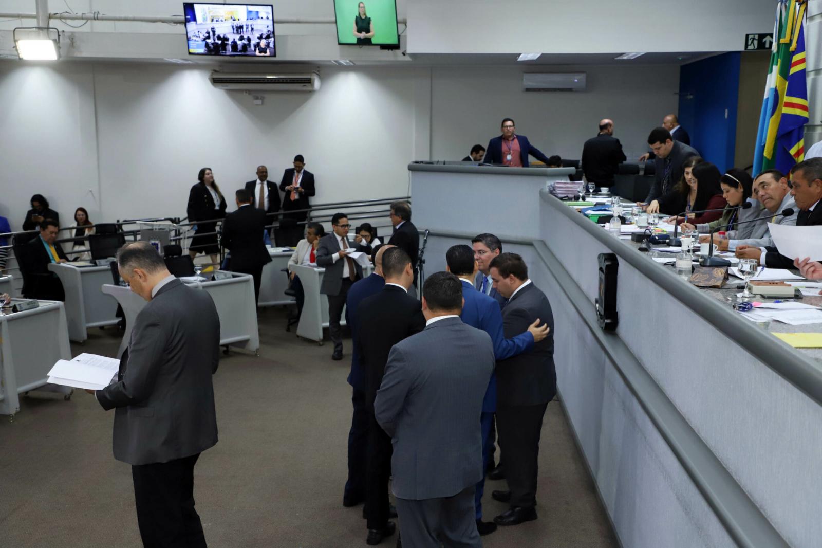 Vereadores votam três vetos na sessão que abre segundo semestre deste ano.