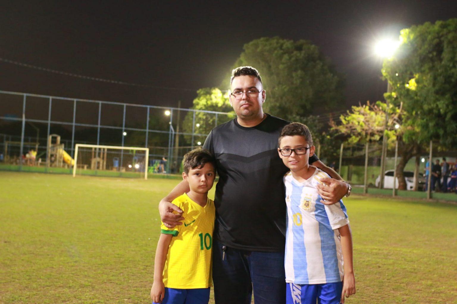 Prefeitura Entrega Revitalização Da Iluminação Do Campo Na Praça José Santana Delmondes.