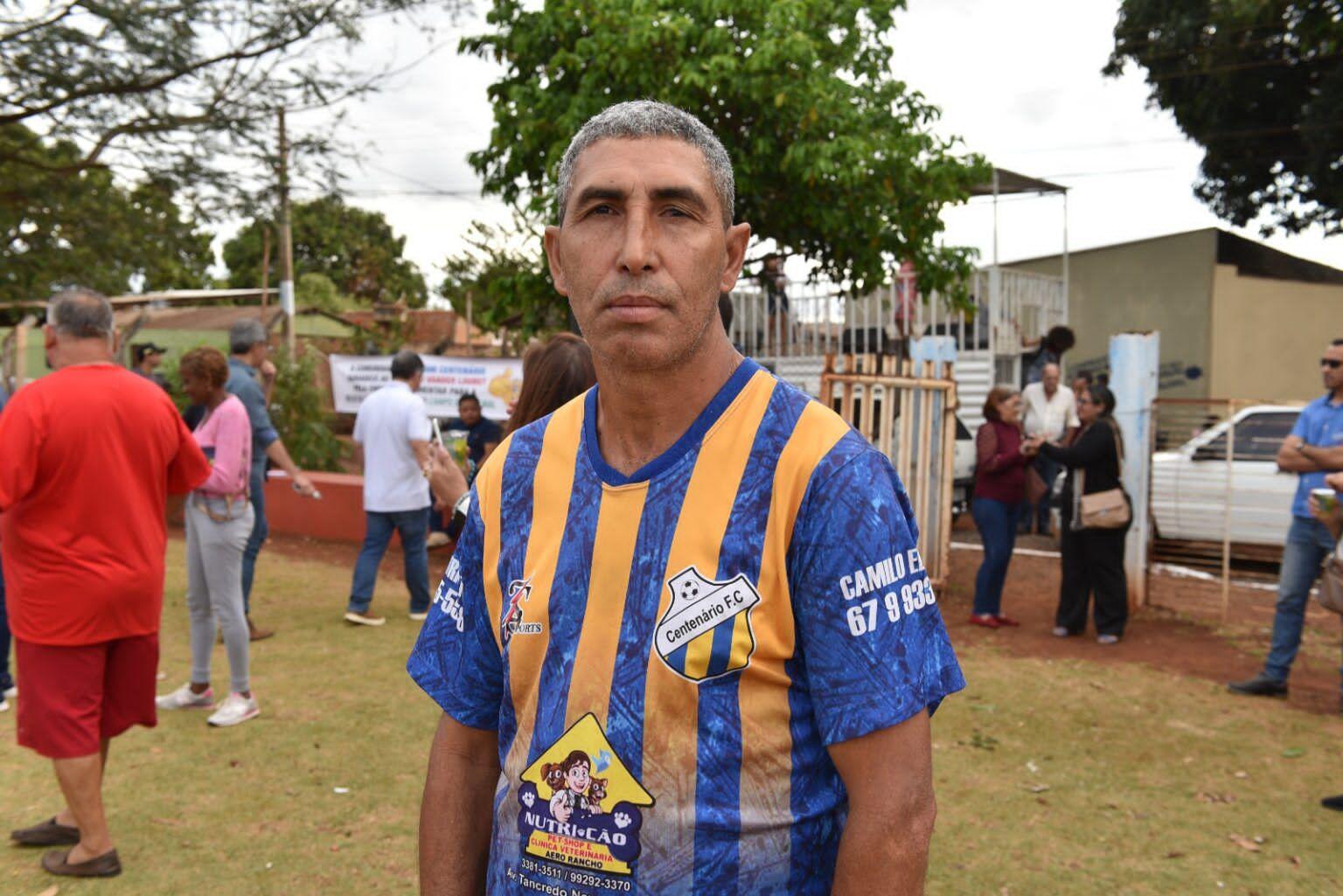 Revitalização de praças esportivas promovem esporte e integração entre famílias e moradores em mais três bairros. 