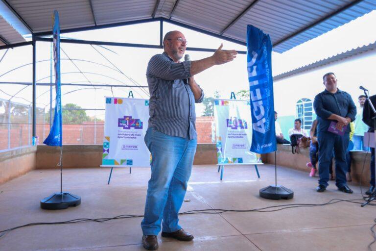 Prefeitura certifica jovens do bairro Taquaral Bosque em Informática.