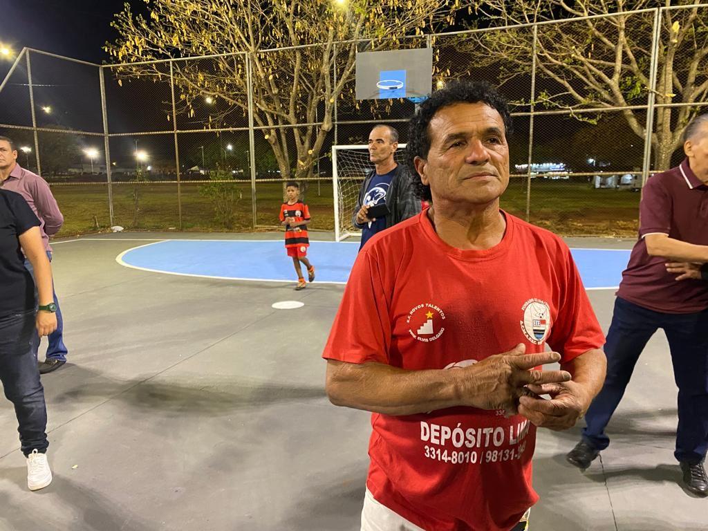 Prefeitura entrega revitalização da iluminação da quadra na Praça da Mata do Jacinto.