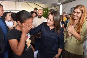 Prefeitura realiza entrega de contratos de regularização fundiária para mais de 320 famílias da Capital.