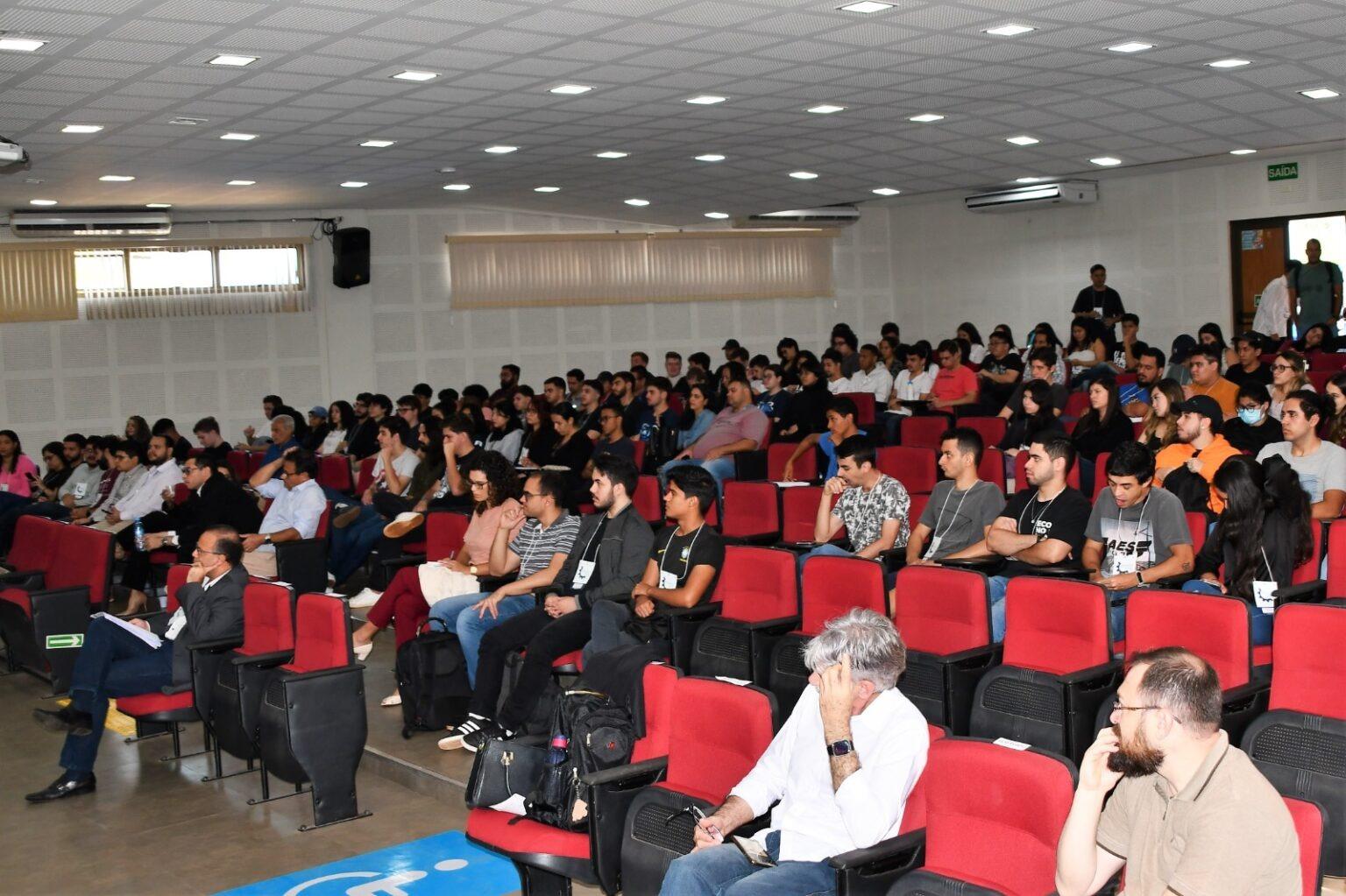 Prefeitura fomenta debate sobre a reforma tributária e os impactos econômicos em diversos setores.