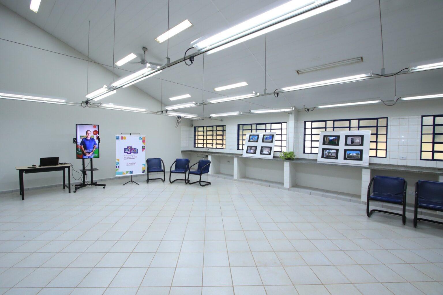 Entrega da primeira das quatro incubadoras reformadas dá início a grande projeto de desenvolvimento econômico.