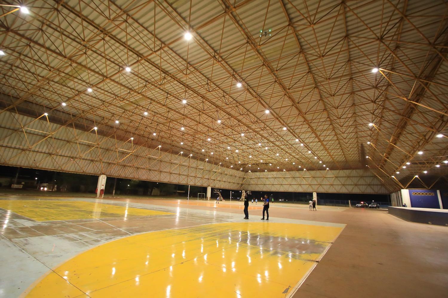 Nova iluminação do Parque Jacques da Luz promove qualidade e segurança aos usuários .