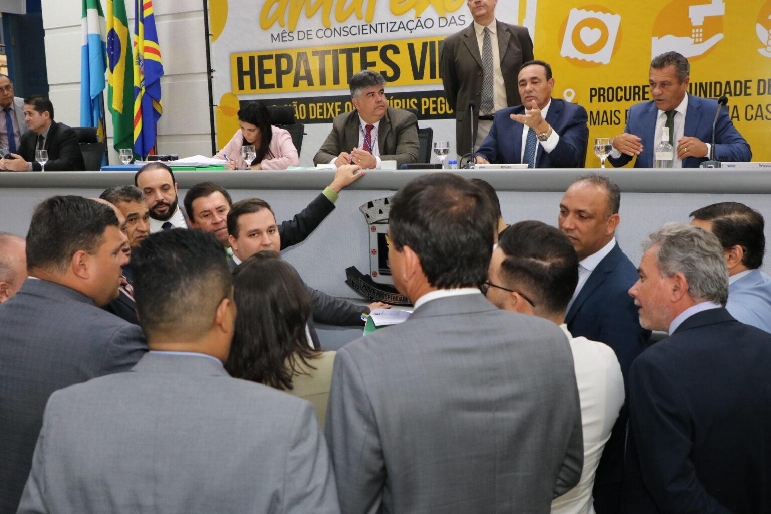 Briga entre professor e coronel vai parar na polícia e eleva tensão entre vereadores da Capital.