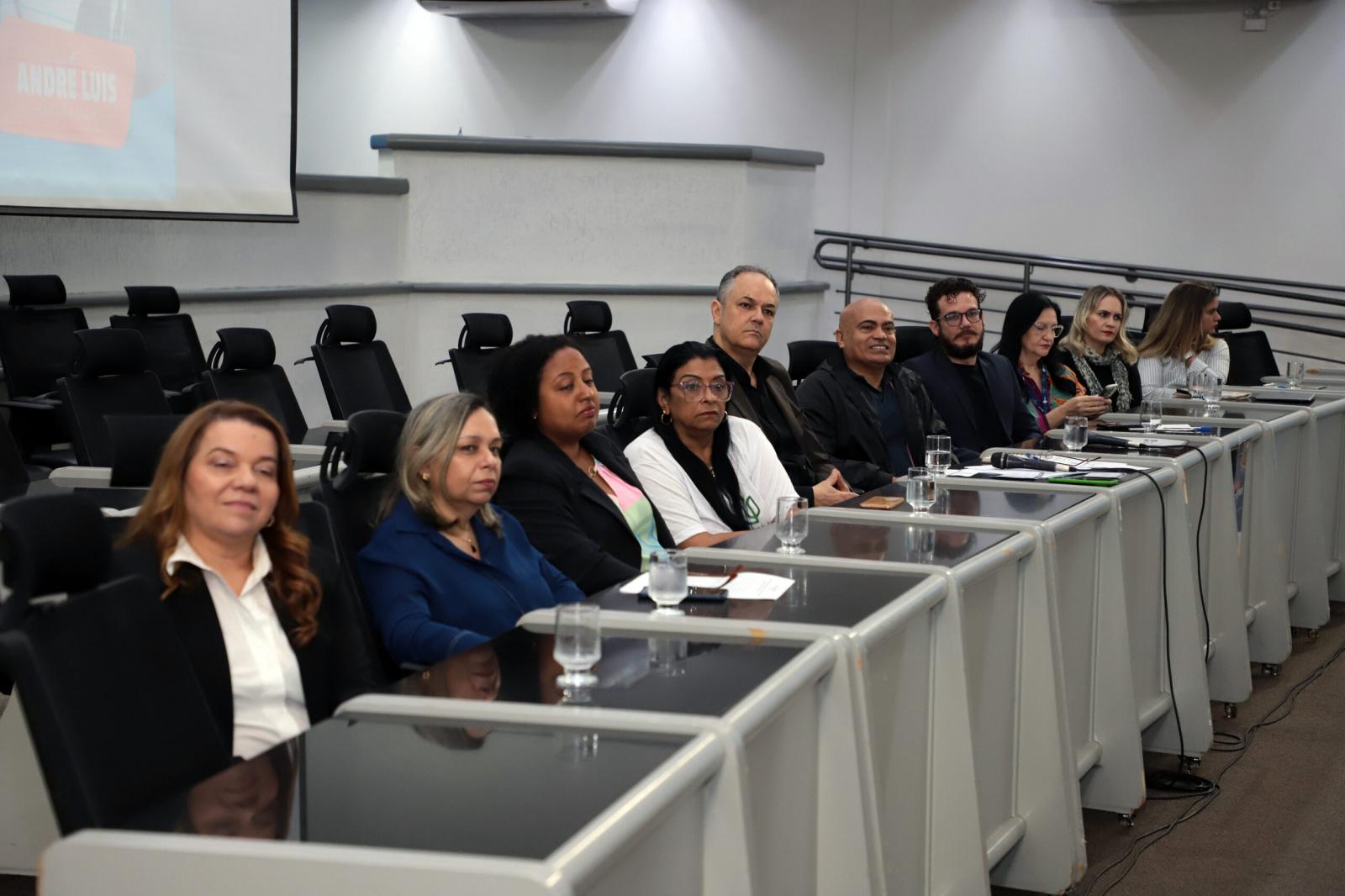 Em Audiência, psicólogos debatem direitos e meta de ampliar atuação em escolas e rede de saúde.