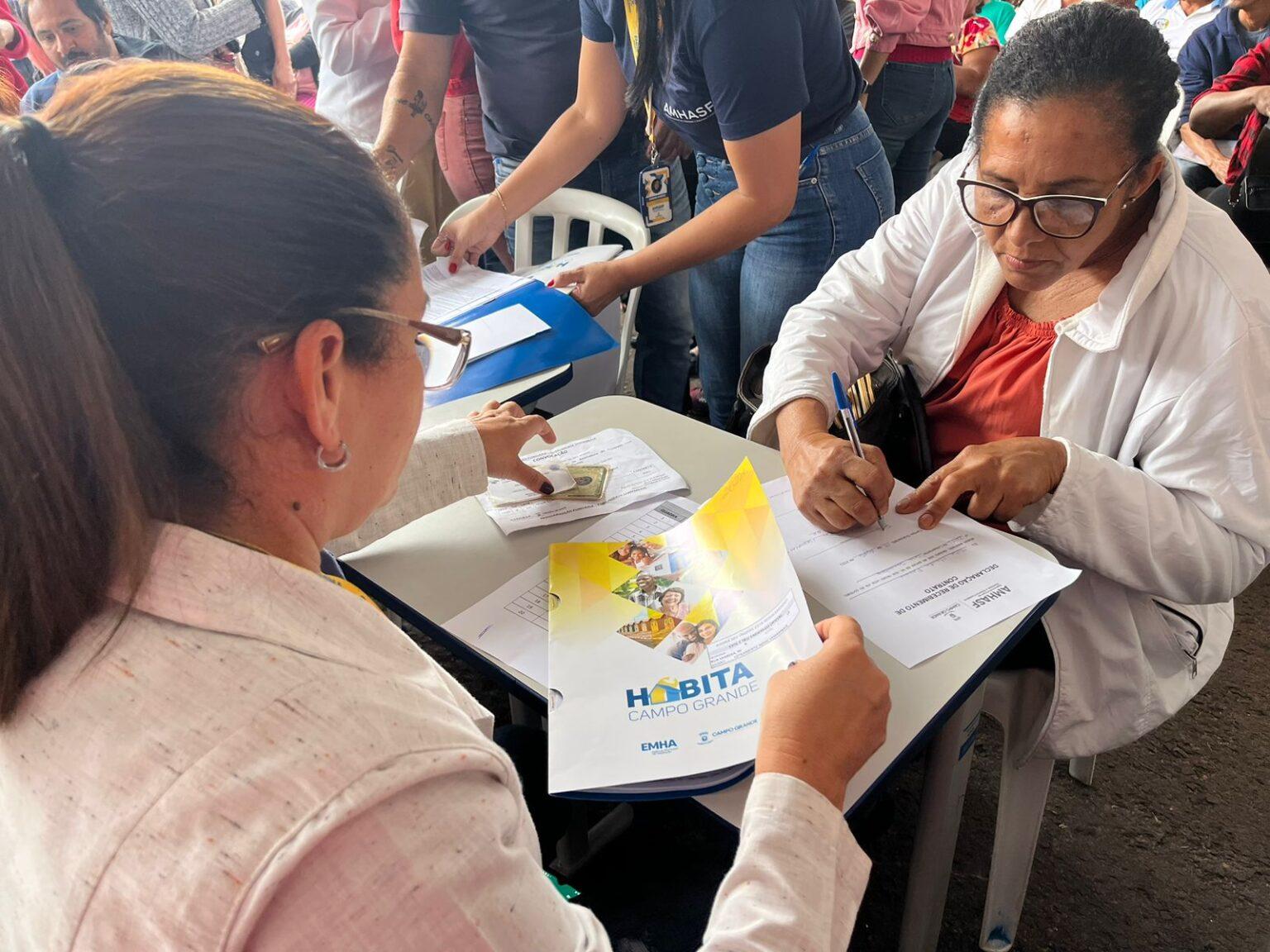 Emha oferece serviço de renegociação de dívidas para mutuários do Jardim Vida Nova nesta quinta (31)