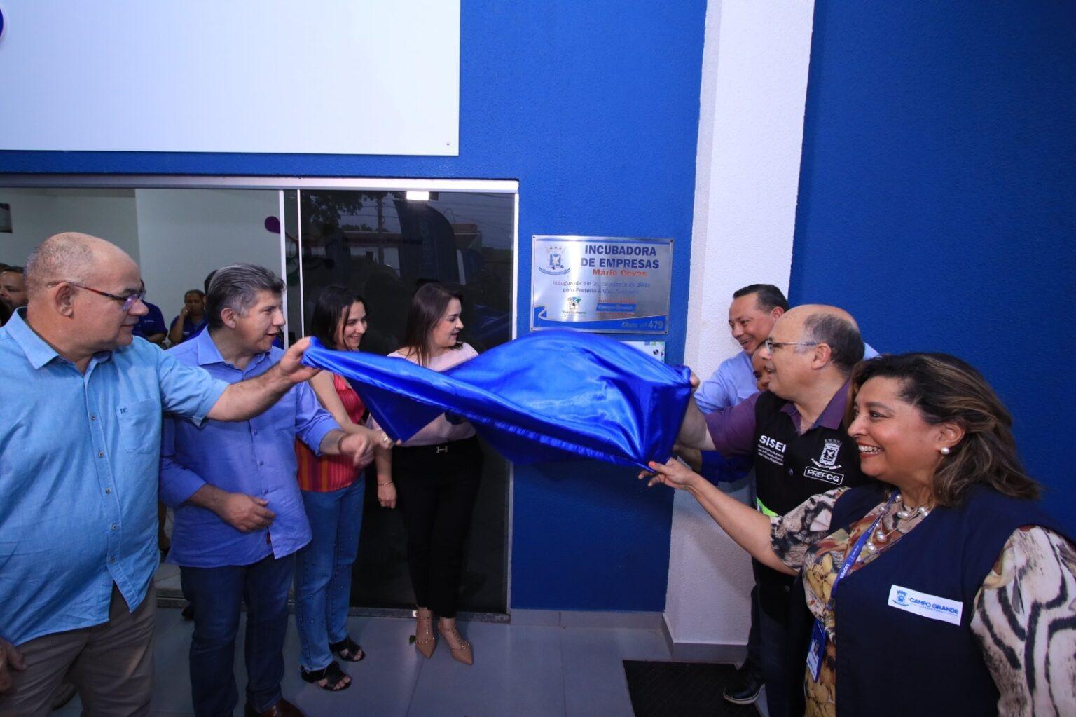 Entrega da primeira das quatro incubadoras reformadas dá início a grande projeto de desenvolvimento econômico.