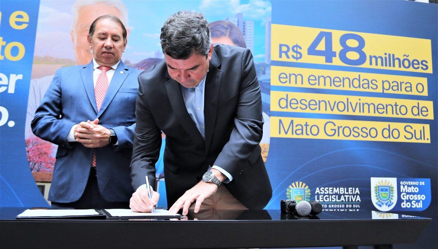 O Governador Eduardo Riedel assina hoje na Assembleia emendas parlamentares de R$ 48 milhões O Governador Eduardo Riedel assina hoje na Assembleia emendas parlamentares de R$ 48 milhões