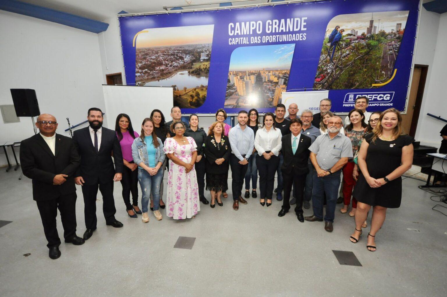Membros do Conselho Municipal Antidrogas tomam posse com mandato até 2025.