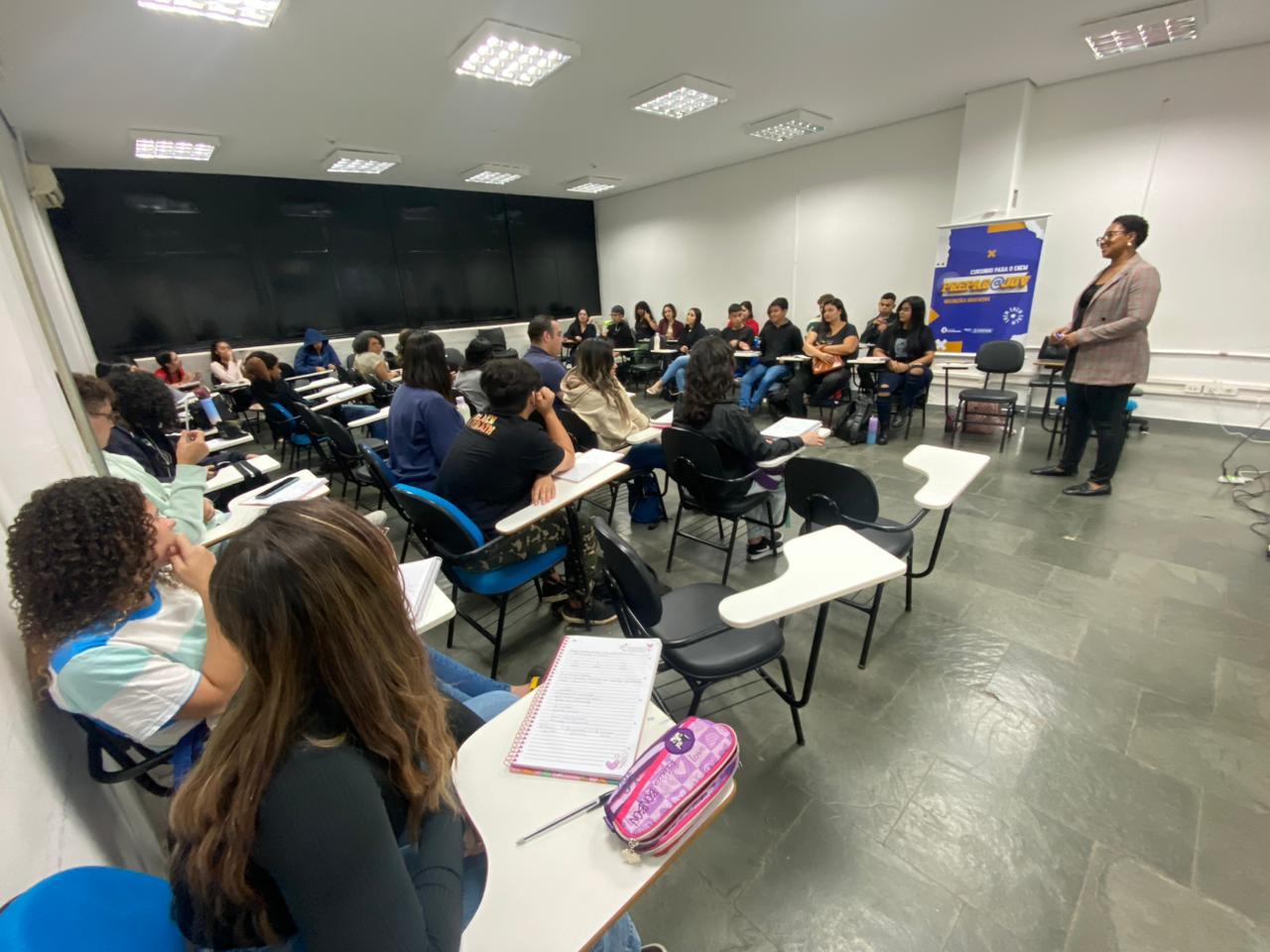 Prefeitura oferece cursos gratuitos de Inteligência Emocional, Auxiliar de RH, Higiene e Manipulação de Alimentos, Empreendedorismo e Oratória.