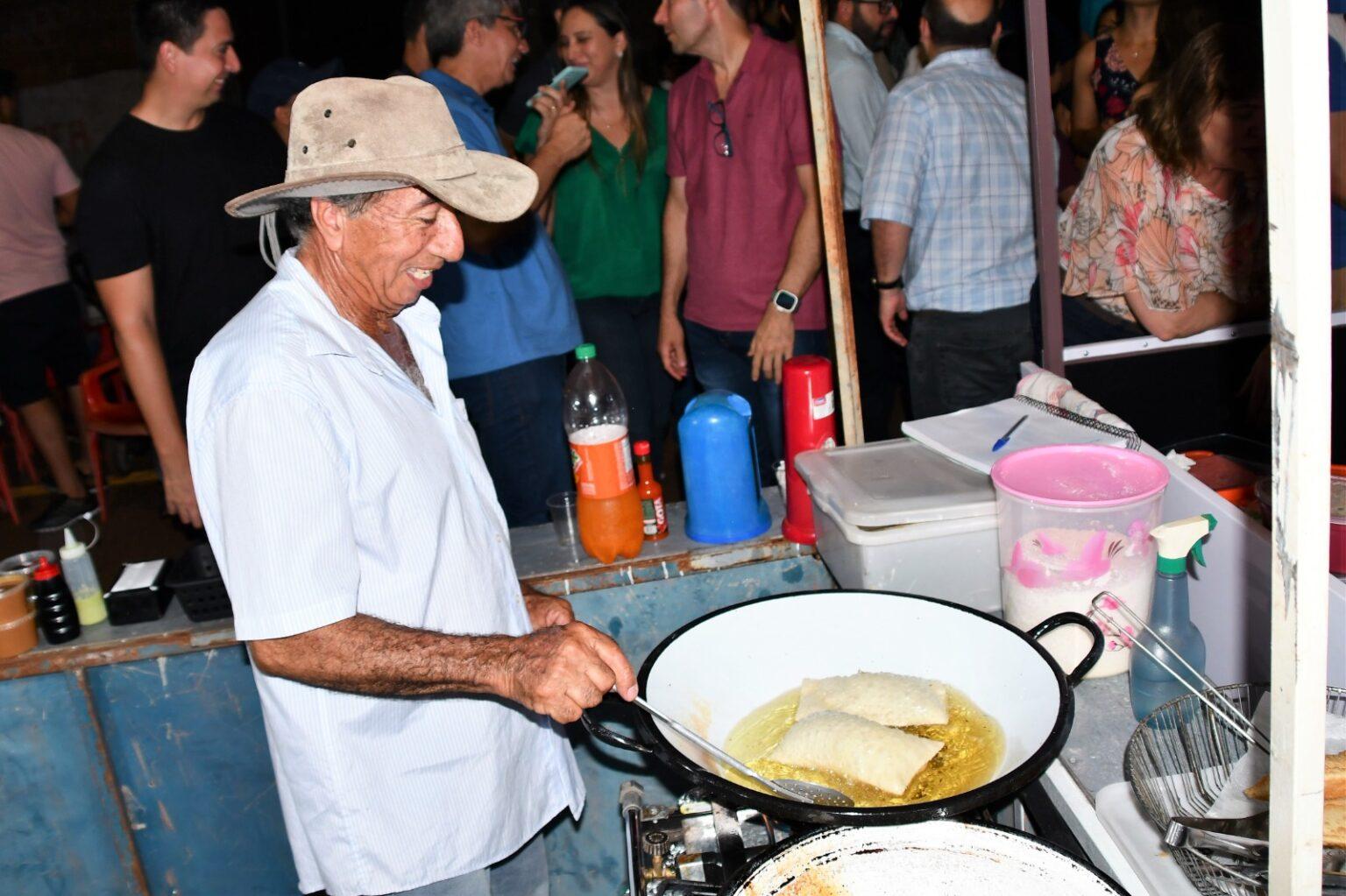 Moradores que participaram da Feira de Anhanduí já esperam por 2ª edição. Moradores que participaram da Feira de Anhanduí já esperam por 2ª edição.
