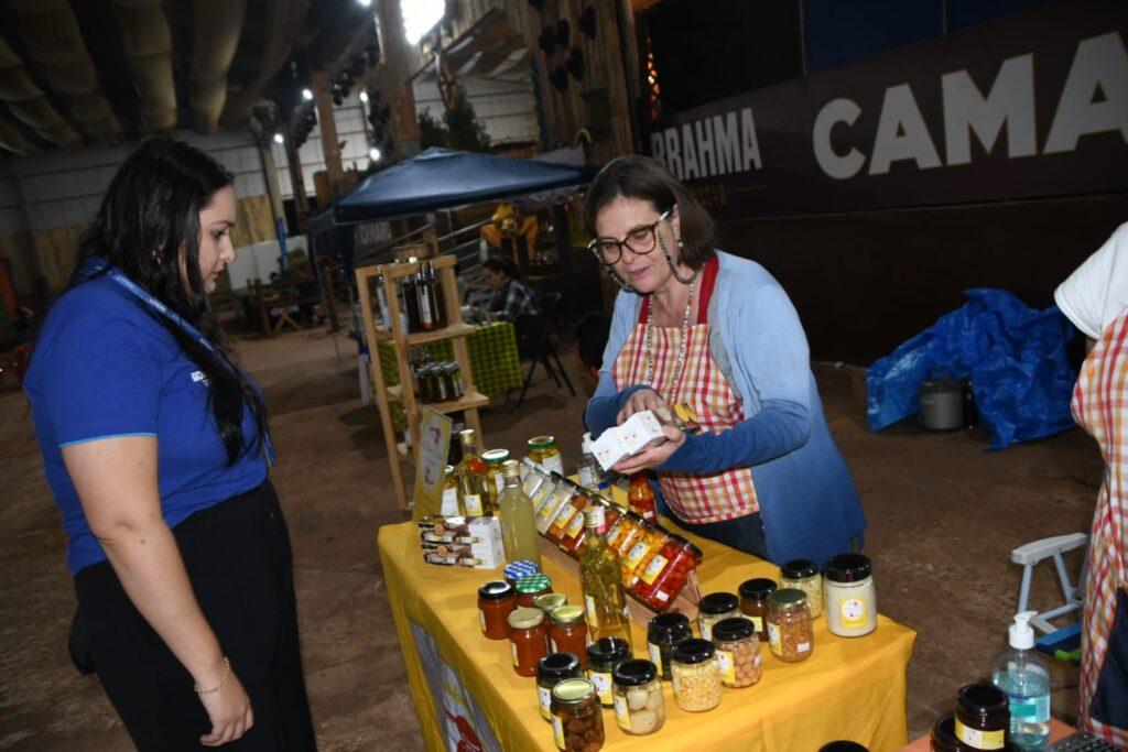 Parceria com CLC promove novas conexões e gera renda de mais de R$ 100 mil a pequenos empreendedores. Parceria com CLC promove novas conexões e gera renda de mais de R$ 100 mil a pequenos empreendedores.