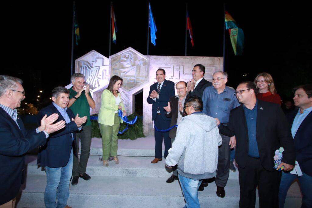 Prefeita Adriane Lopes inaugura Monumento Rila que dá destaque a corredor que ligará Brasil ao Chile.