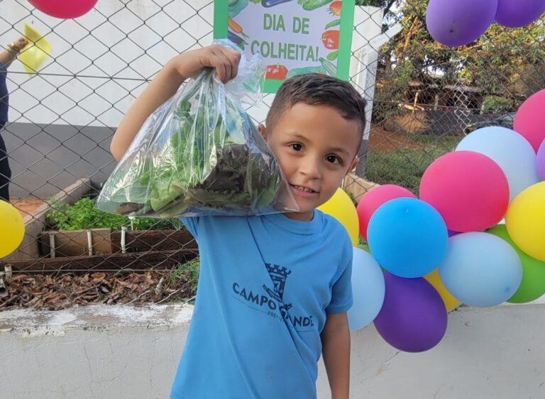 FAC auxilia na implantação de horta na Emei da Base Aérea.