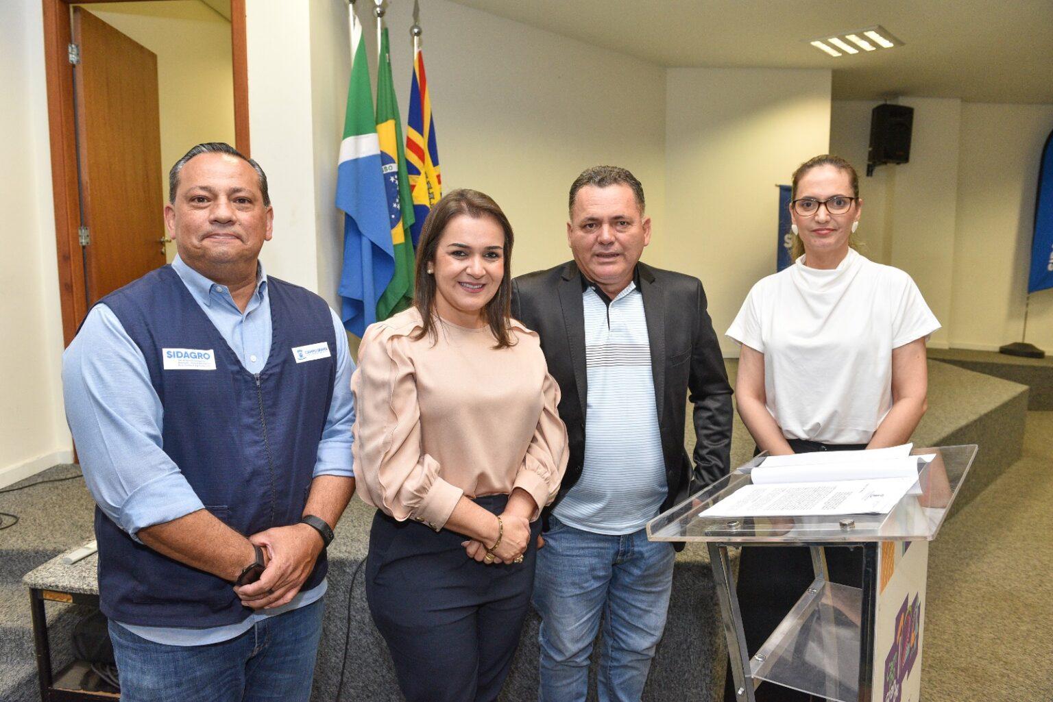 Prefeitura assina novos incentivos e dá posse a membros do Codecon.