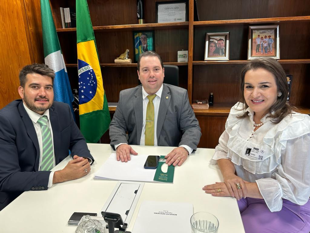 Prefeita Adriane Lopes participa em Brasília de debate sobre políticas de Cuidado e se reúne com integrantes da bancada federal.