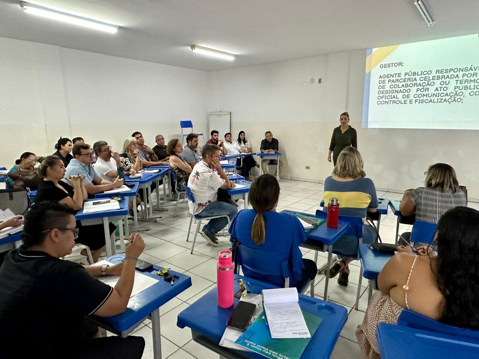 Diretores da região do Prosa participam de reunião sobre o programa Juntos Pela Escola.