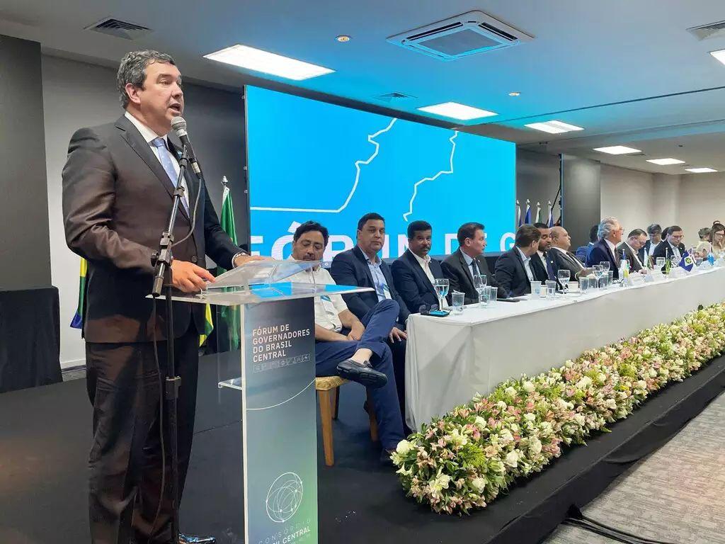 Governador Eduardo Riedel assina integração da segurança pública de Mato Grosso do Sul com mais 5 estados e DF Governador Eduardo Riedel assina integração da segurança pública de Mato Grosso do Sul com mais 5 estados e DF