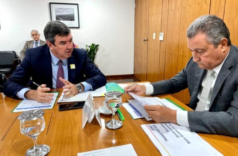 Ministro lança PAC de R$ 44,7 bilhões e apresenta prioridades do investimento federal em Mato Grosso do Sul. Ministro lança PAC de R$ 44,7 bilhões e apresenta prioridades do investimento federal em Mato Grosso do Sul.