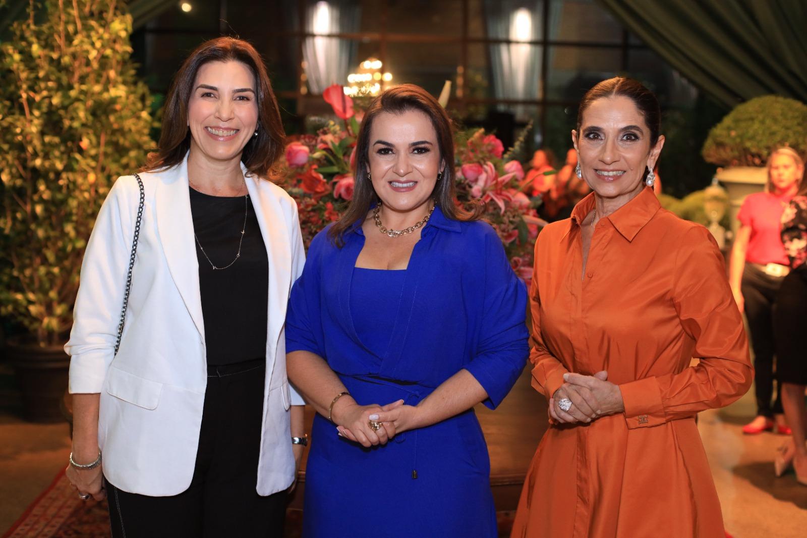 MÔNICA RIEDEL RECONHECE TRABALHO DE ADRIANE: “ESTÁ VALORIZANDO TODAS AS MULHERES”