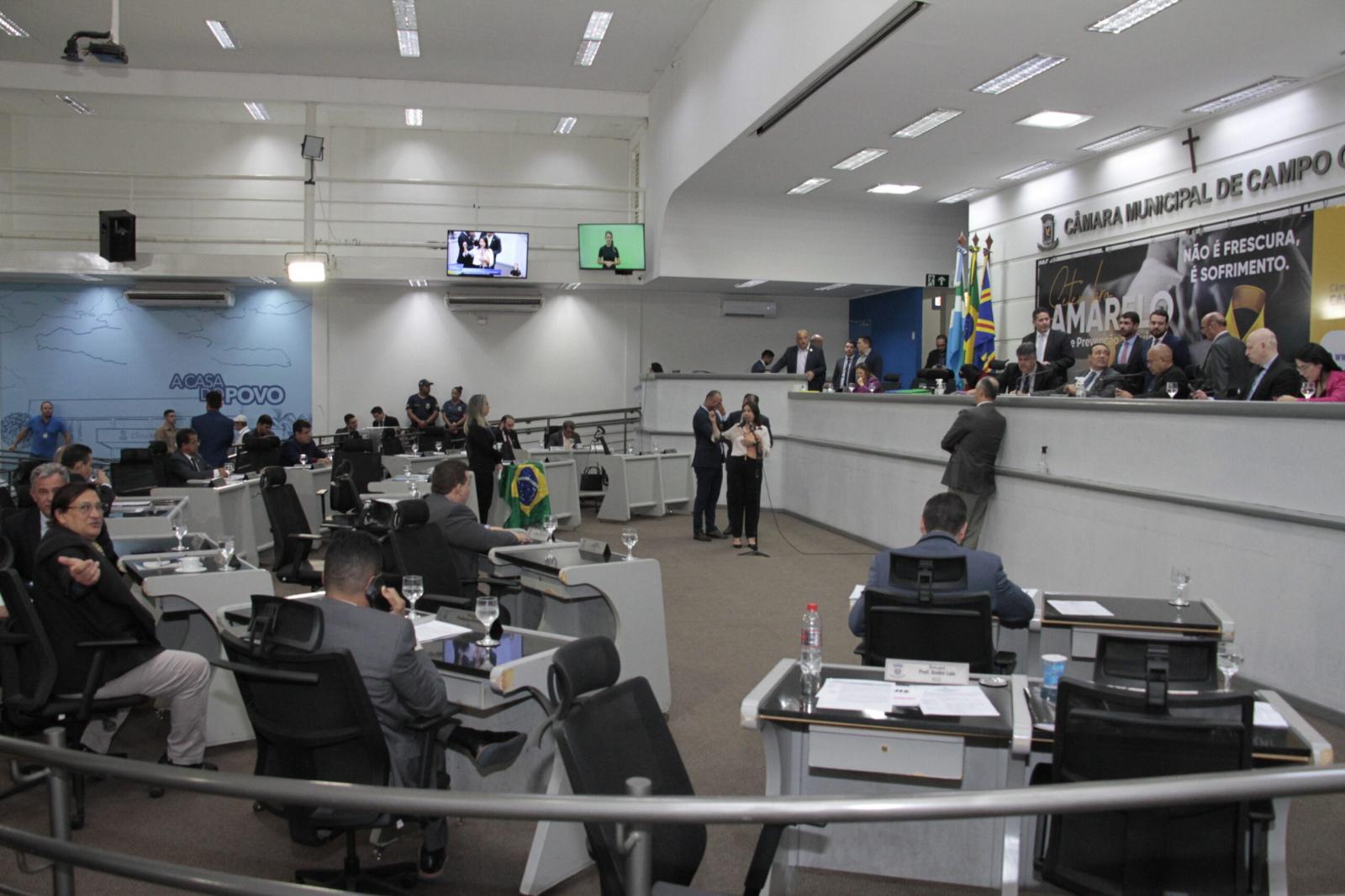 Reajuste na verba é “cruel” e renovação da Câmara deve ser de 100%, afirma advogado.