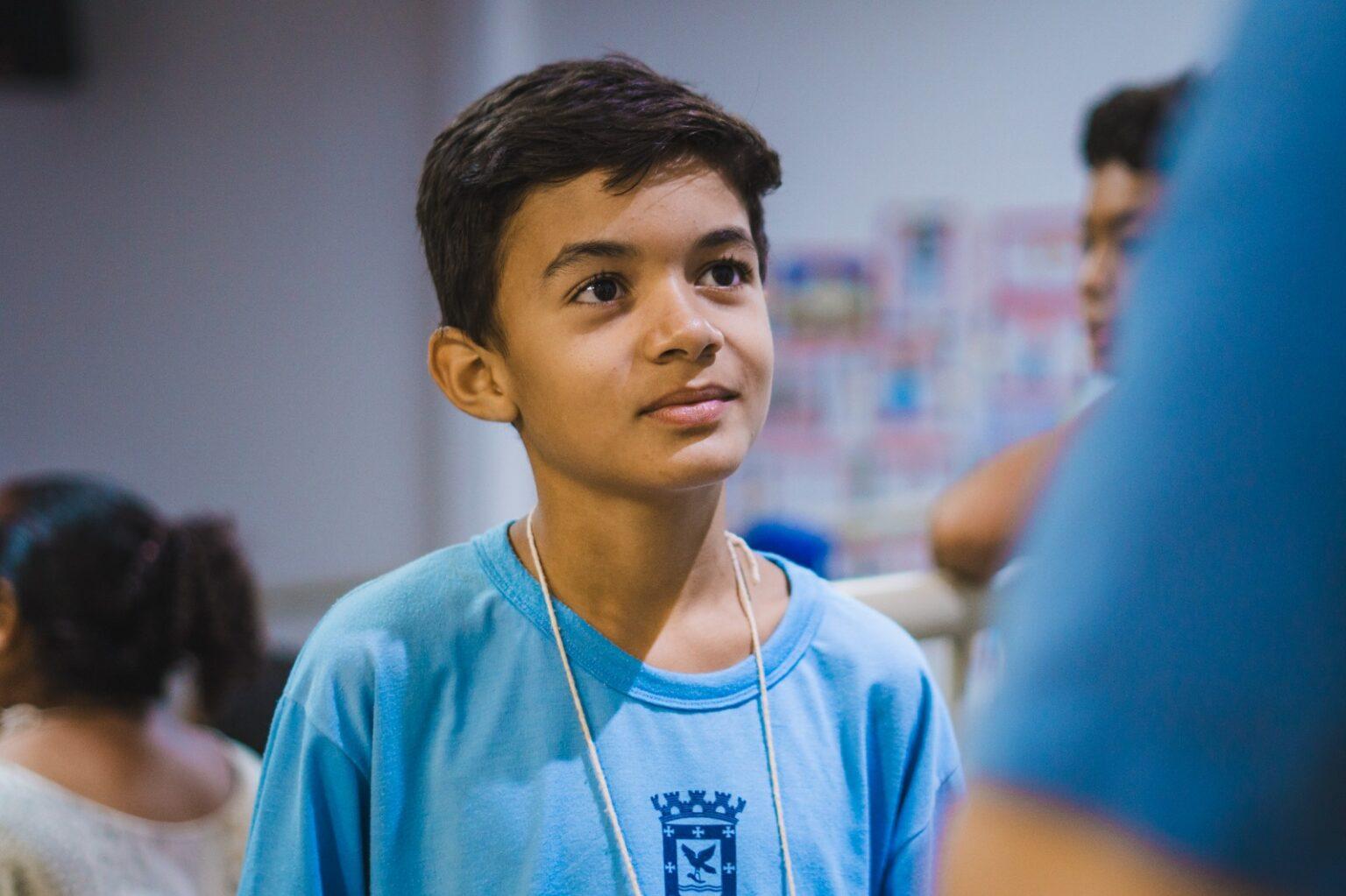 Alunos de escola da Reme aprendem libras em projeto que ensina sobre diferenças.