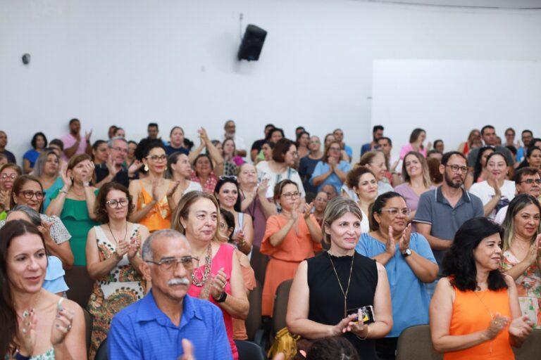 Prefeitura de Campo Grande sanciona reajuste no salário dos professores e anuncia eleição de diretores das Emeis. Prefeitura de Campo Grande sanciona reajuste no salário dos professores e anuncia eleição de diretores das Emeis.