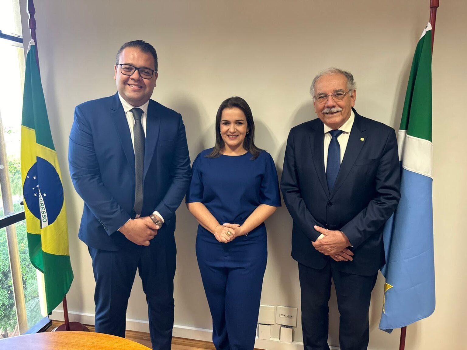 Prefeita Adriane Lopes busca recursos em Brasília para viabilizar obras e aquisição de equipamentos para Saúde da Capital. Prefeita Adriane Lopes busca recursos em Brasília para viabilizar obras e aquisição de equipamentos para Saúde da Capital.