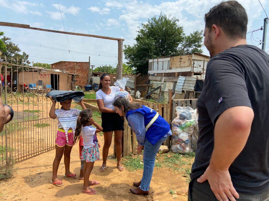 Após forte chuva, Emha entrega telhas e lonas através do programa CGSustentável. Após forte chuva, Emha entrega telhas e lonas através do programa CGSustentável.