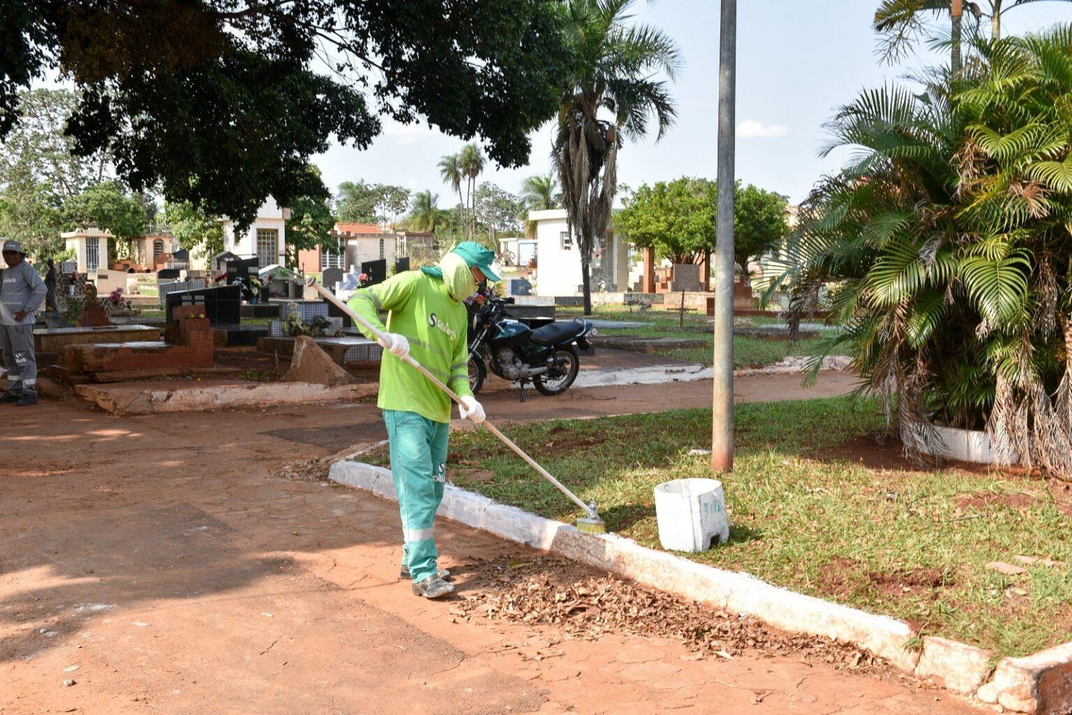 Prefeitura realiza mutirão para preparar cemitérios públicos para o Dia dos Finados. Prefeitura realiza mutirão para preparar cemitérios públicos para o Dia dos Finados.