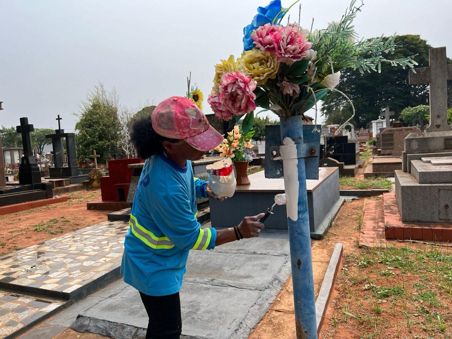 Prefeitura prepara cemitérios municipais para receber mais de 30 mil visitantes no Dia de Finados. Prefeitura prepara cemitérios municipais para receber mais de 30 mil visitantes no Dia de Finados.