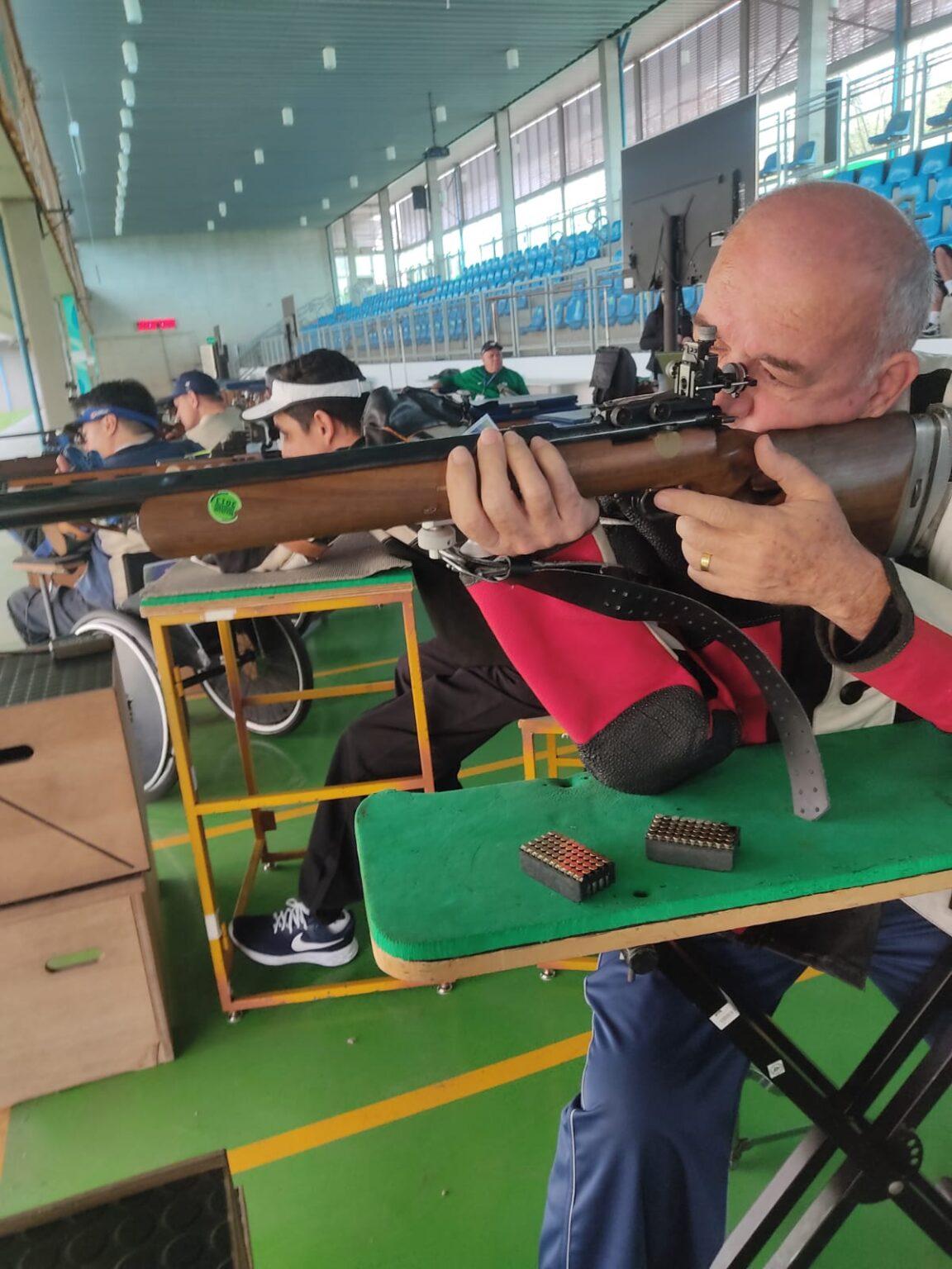 Beneficiários do Auxílio Atleta da Prefeitura, dois competidores de Tiro Esportivo Paralímpico vão representar a Capital no Rio.