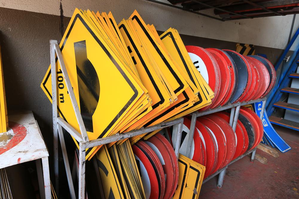 Agetran possui fabricação própria de placas de trânsito e contribui com a sinalização da Capital.