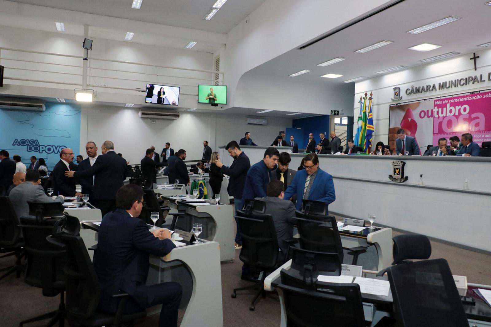 Câmara Municipal de Campo Grande gasta R$ 17 milhões por ano com salário e verba indenizatória de apenas 29 vereadores. Câmara Municipal de Campo Grande gasta R$ 17 milhões por ano com salário e verba indenizatória de apenas 29 vereadores.