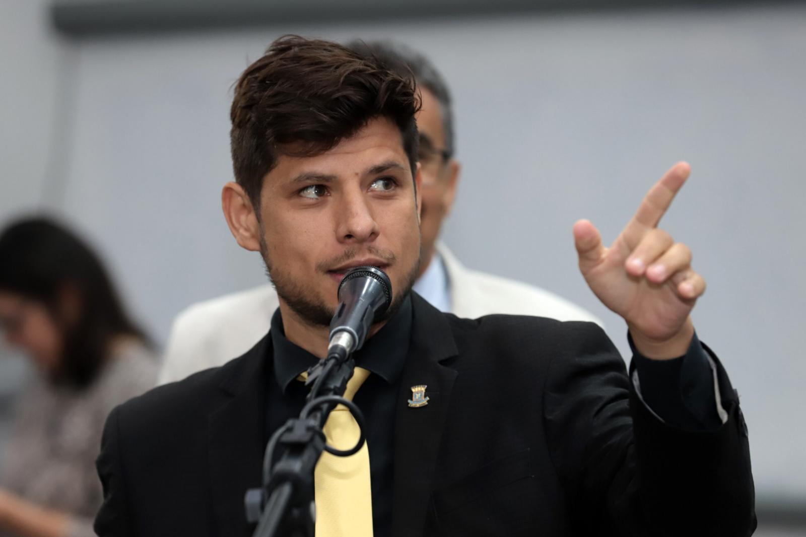 Com novo trunfo, Tiago Vargas busca liminar para concorrer à reeleição em 2024.