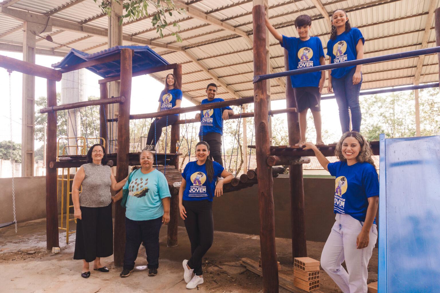 Feito com doações da comunidade, parquinho com acessibilidade é construído em projeto do Controlador Jovem.