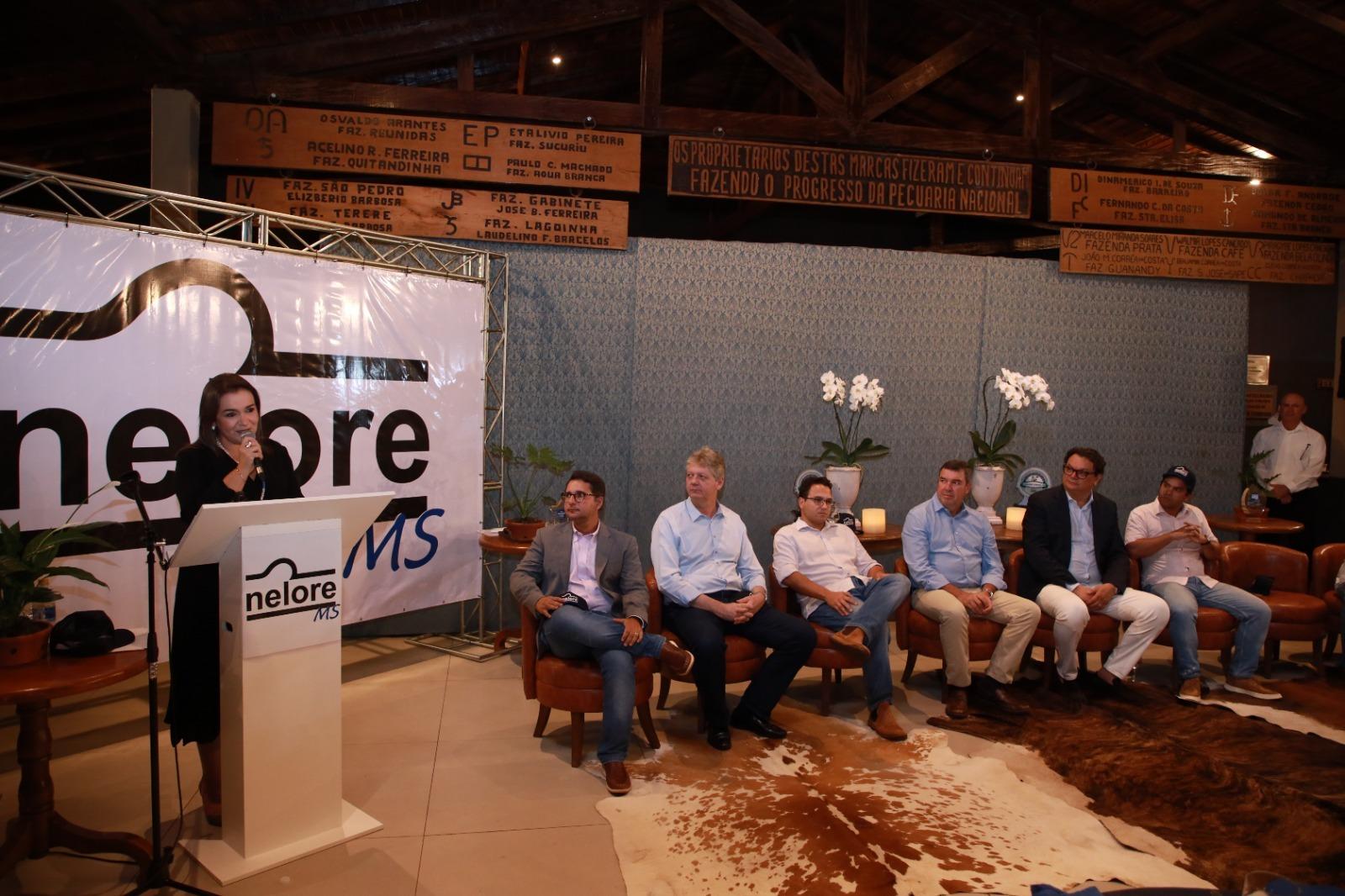 Prefeita Adriane Lopes destaca potencial do agronegócio da Capital durante posse de diretoria da Nelore MS. Prefeita Adriane Lopes destaca potencial do agronegócio da Capital durante posse de diretoria da Nelore MS.