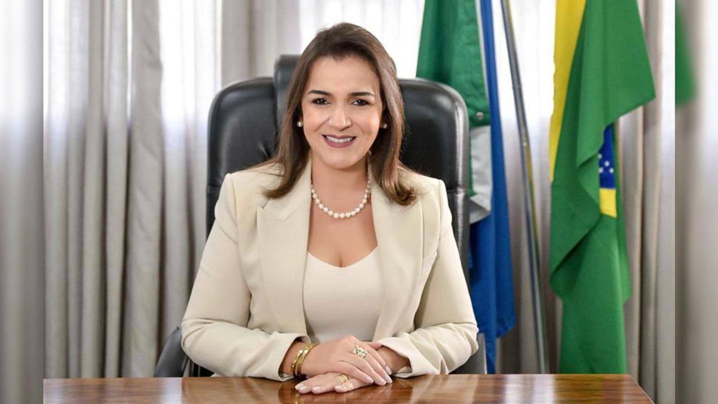 Prefeita Adriane Lopes informa que 13º salário dos servidores já está garantido. Prefeita Adriane Lopes informa que 13º salário dos servidores já está garantido.