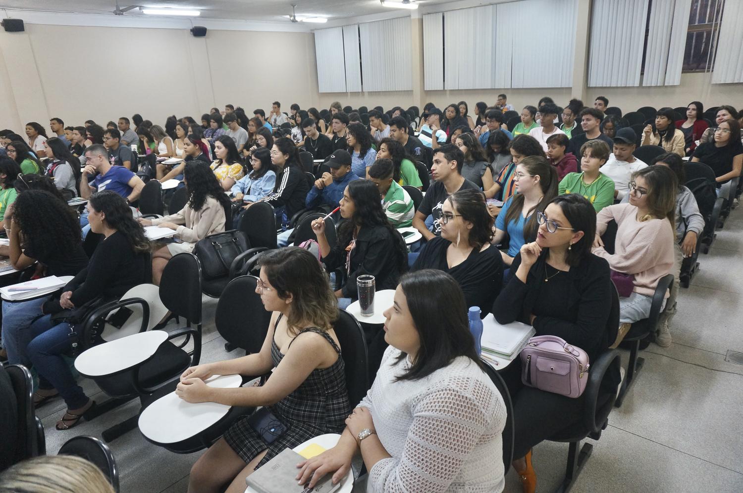 Prefeitura oferece mais 200 vagas de cursinho Preparatório para Vestibular.