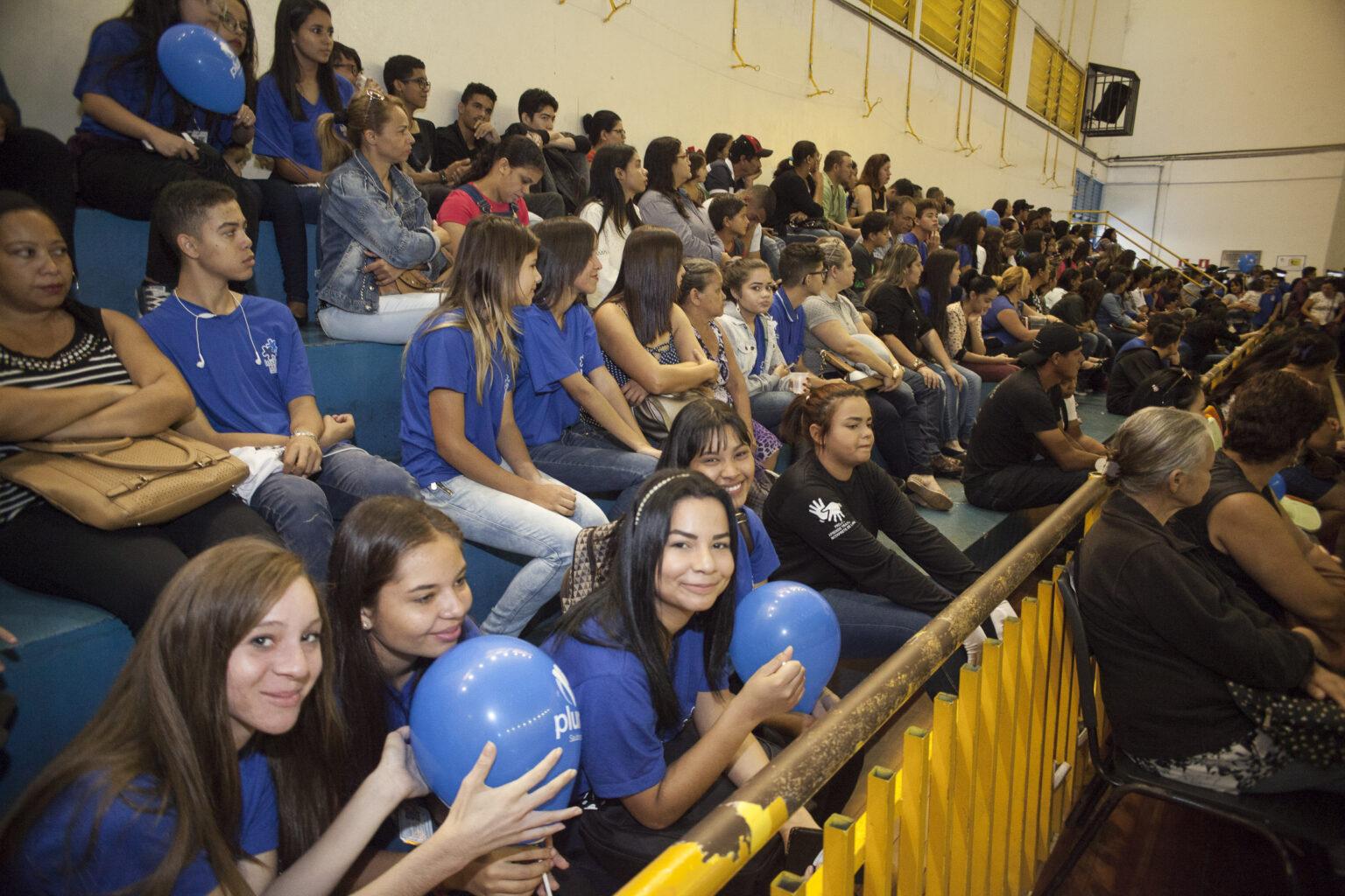 Prefeitura oferece serviço de cadastro em programas de habitação social no 8º Encontro de Convivência Familiar .