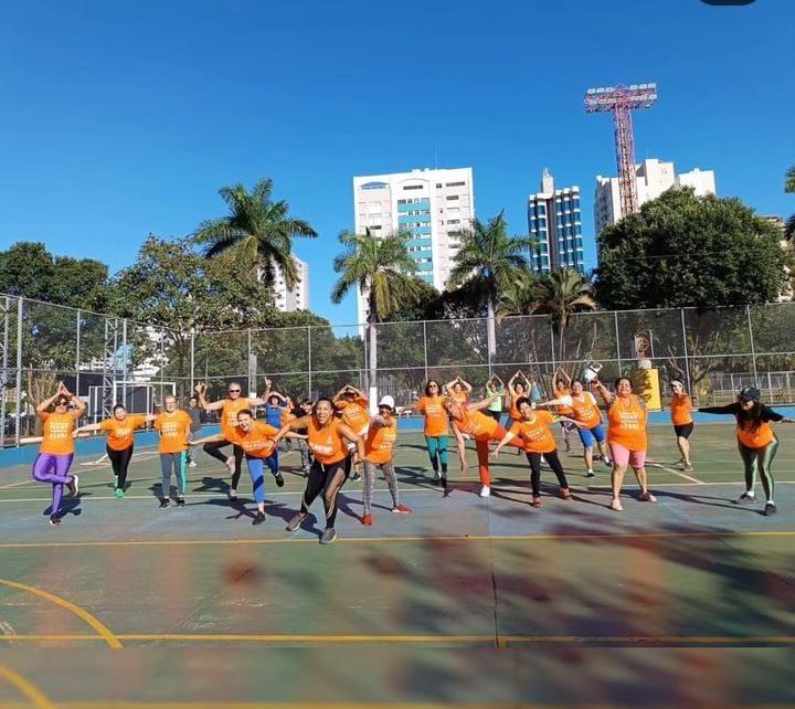 Programa Movimenta Campo Grande promove conscientização sobre o câncer de mama no Outubro Rosa.