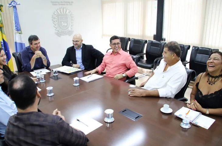 Reajuste de 14,95% e escalonamento de professores para os próximos três anos será votado na Assembleia. Reajuste de 14,95% e escalonamento de professores para os próximos três anos será votado na Assembleia.