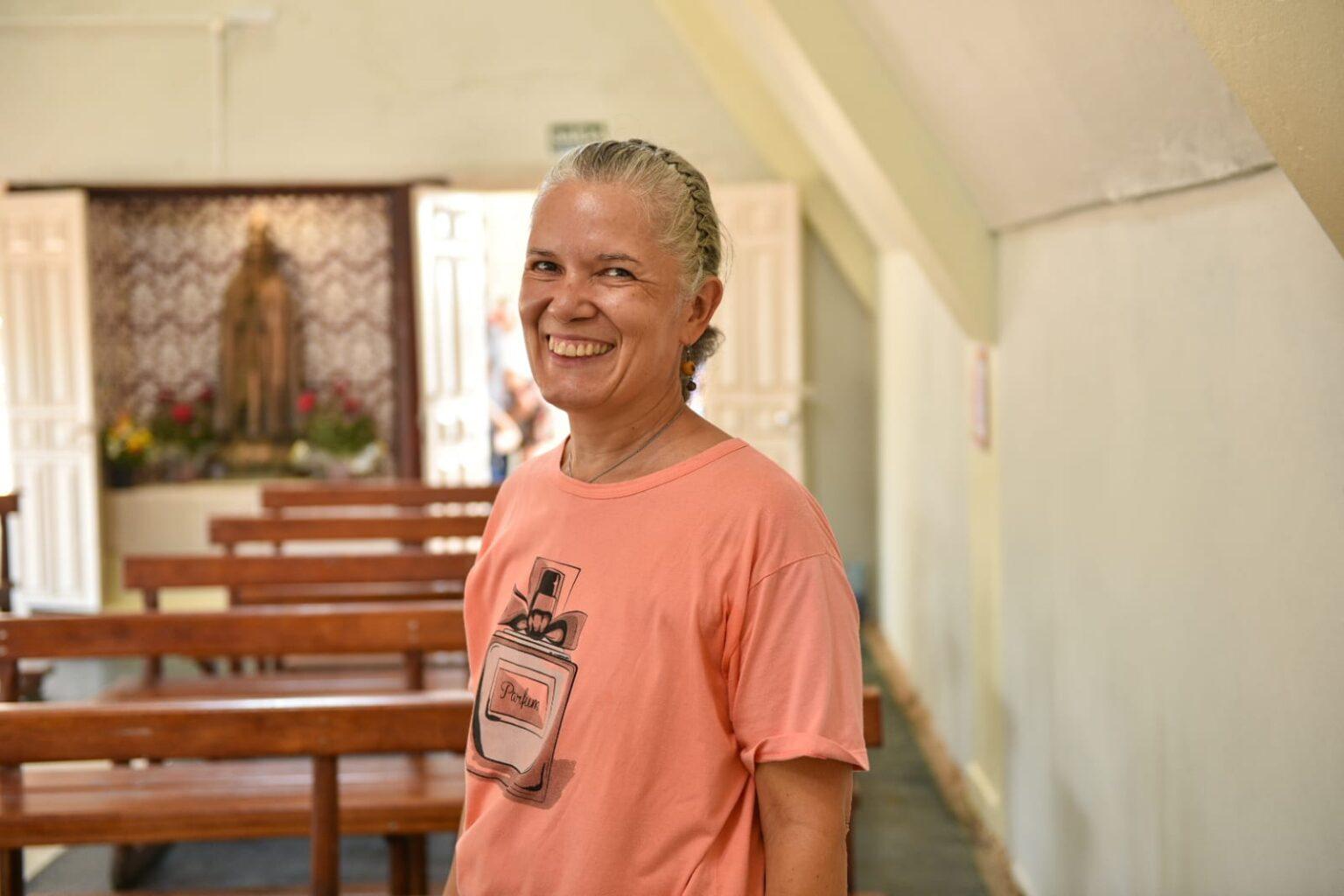 Famílias aproveitam feriado de Finados para visitar cemitérios e homenagear entes queridos.
