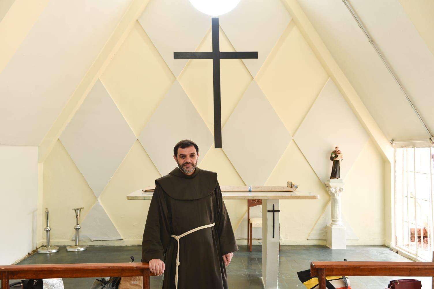 Famílias aproveitam feriado de Finados para visitar cemitérios e homenagear entes queridos.